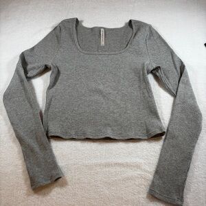 🌺🌺🌺3/25 Fabletics Heather Gray cropped